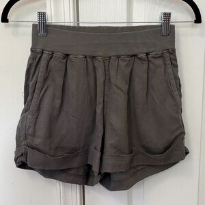 Faherty Arlie Day Shorts with Stretchy Waist Band